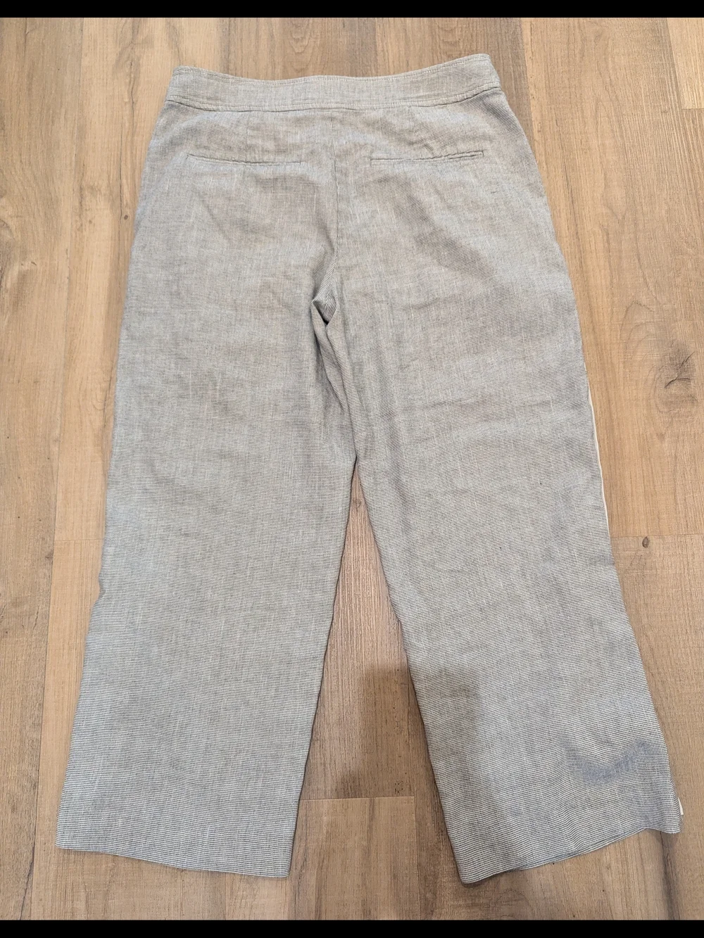 Club Monaco Light Gray Wide-Leg Cropped Capris - Picture 5 of 9